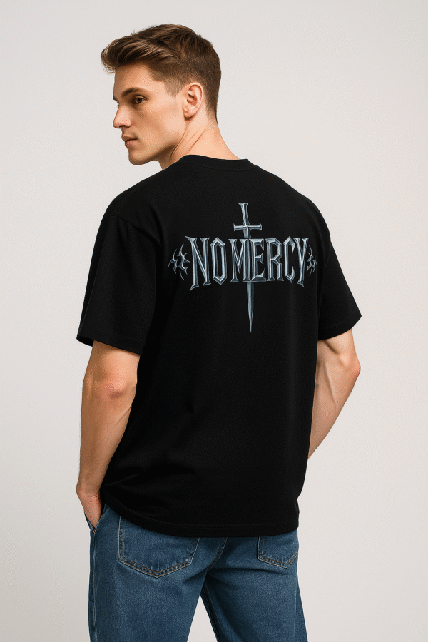 Black Oversized Graphic T-Shirt with “No Mercy” Sword Print – Streetwear Style Tee